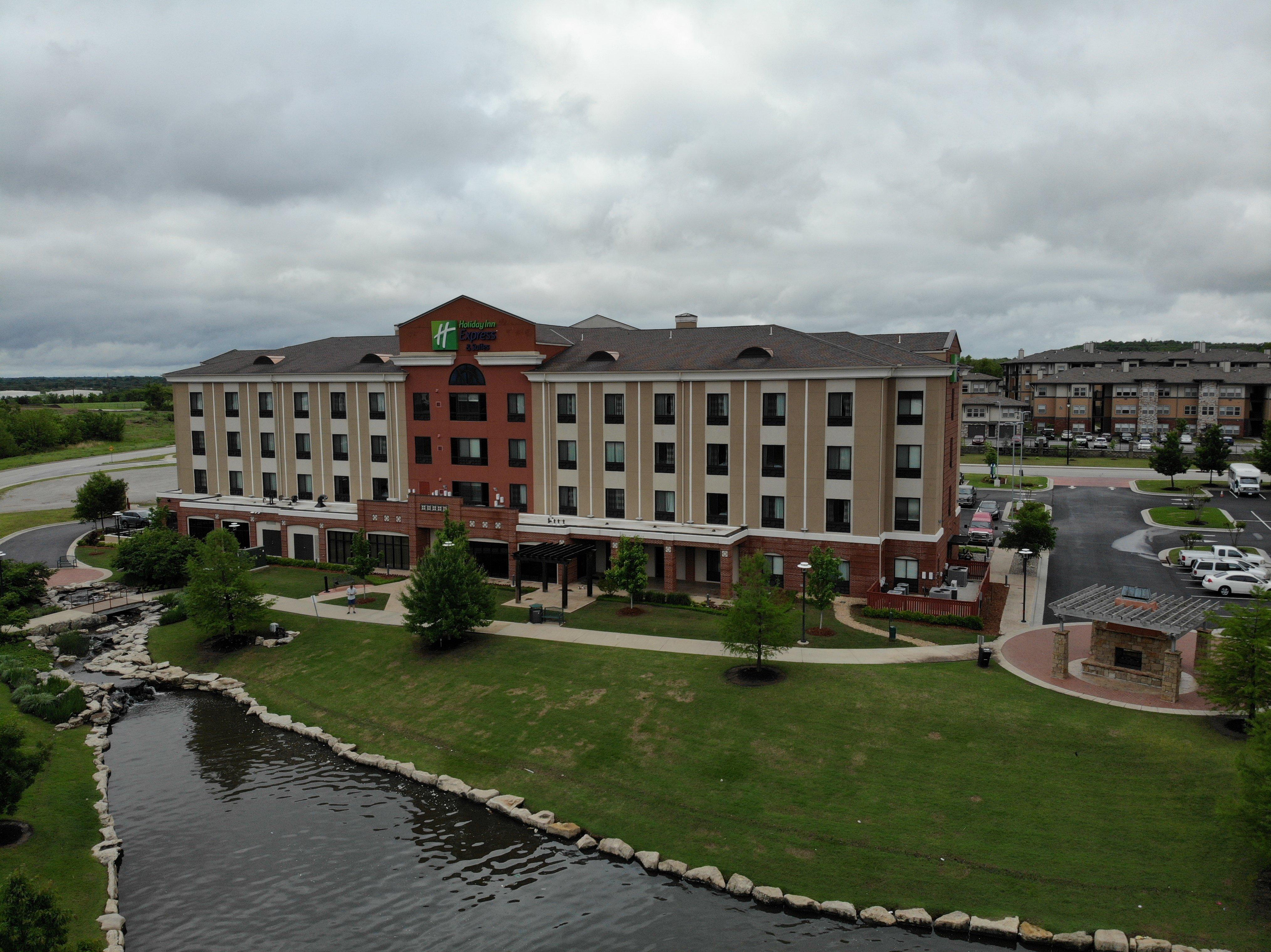 Holiday Inn Express & Suites Glenpool By Ihg Екстериор снимка